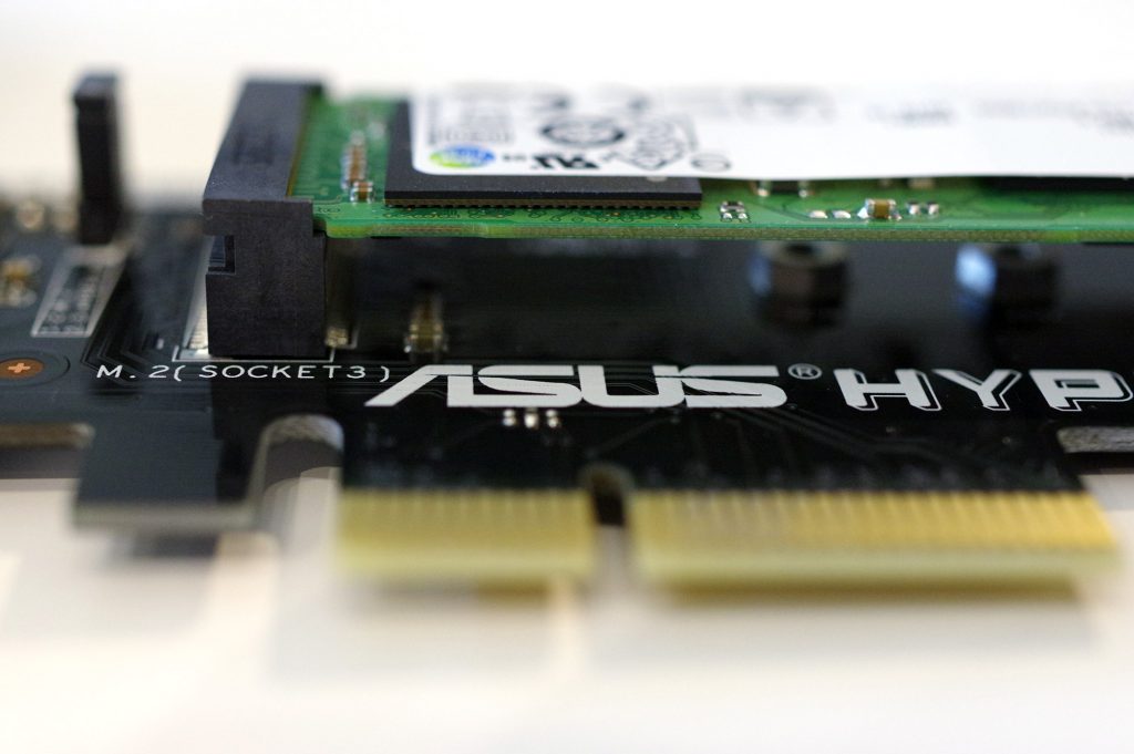 Un SSD sur le Asus Hyper M.2 X4 Mini